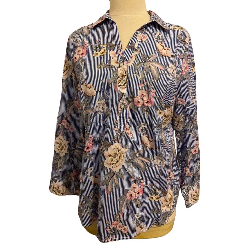 𝅺TALBOTS Blue and white striped Floral Half Button Front Top Size Medium Petite